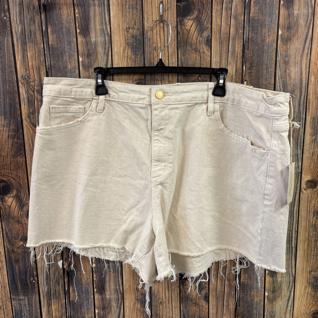 Universal Threads Cream Shorts, NWT Women's 20
