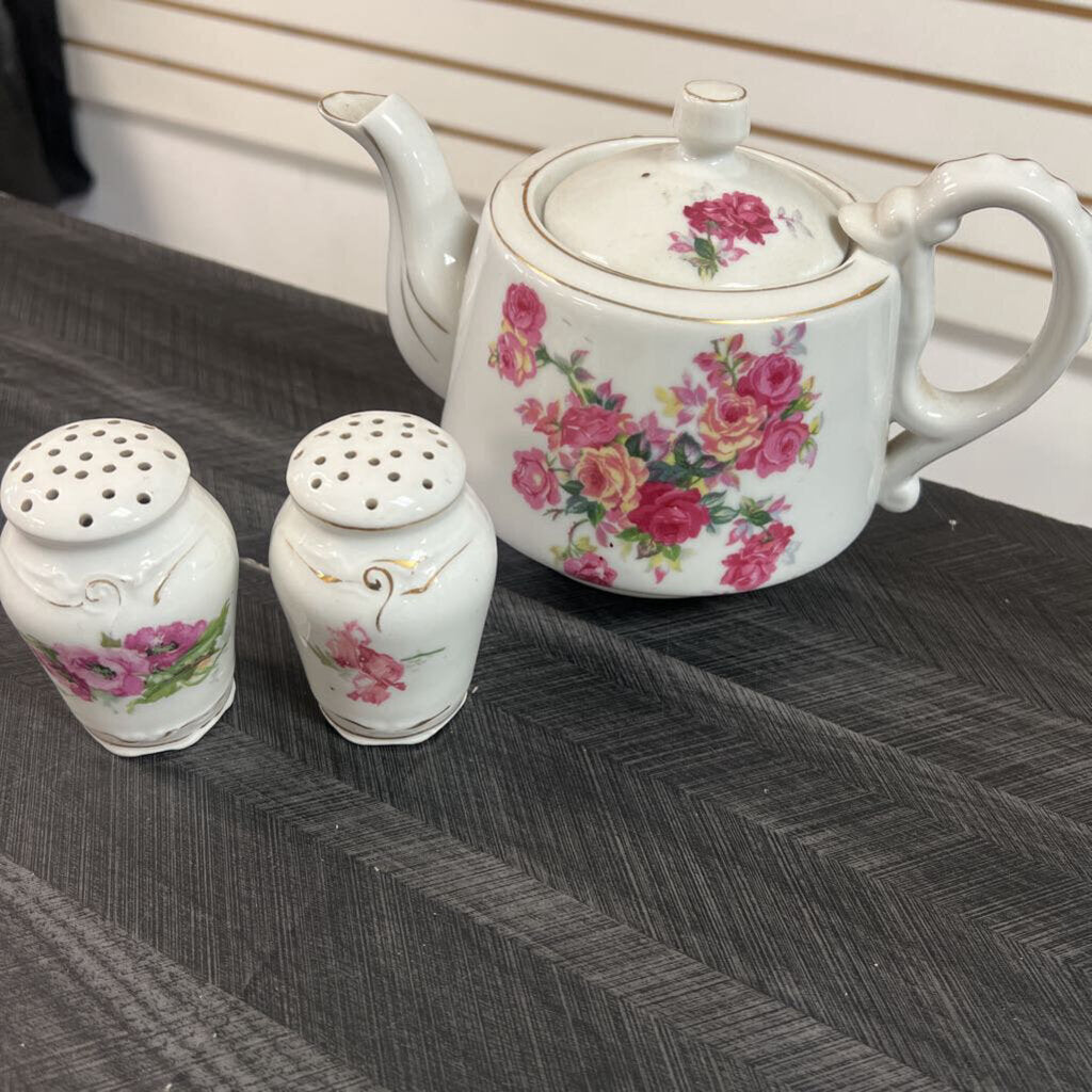 Ceramic Tea Pot w/ S&P Shakers - NO SHIP