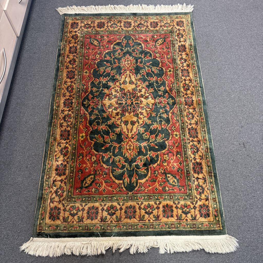 Green Area Rug 3ftx5ft; No Ship