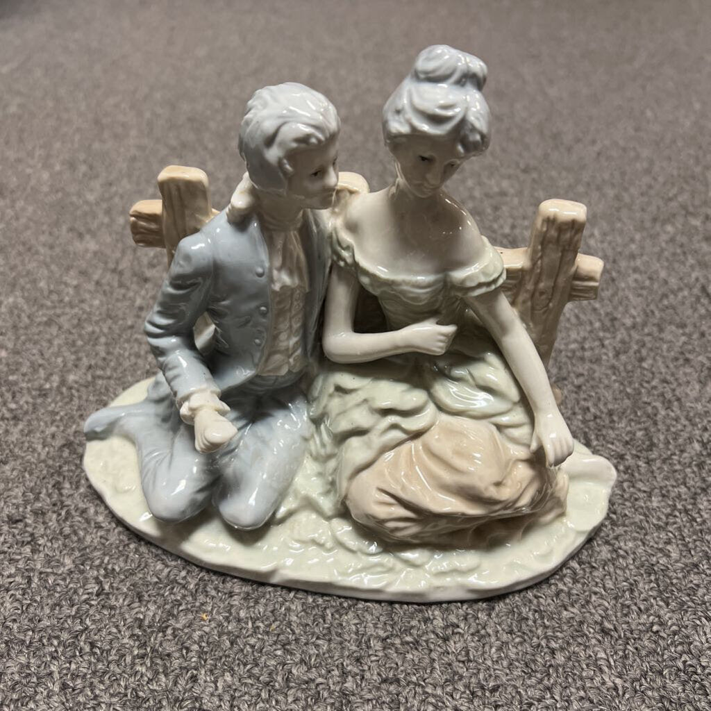Victorian Couple Decor 8x6; No Ship
