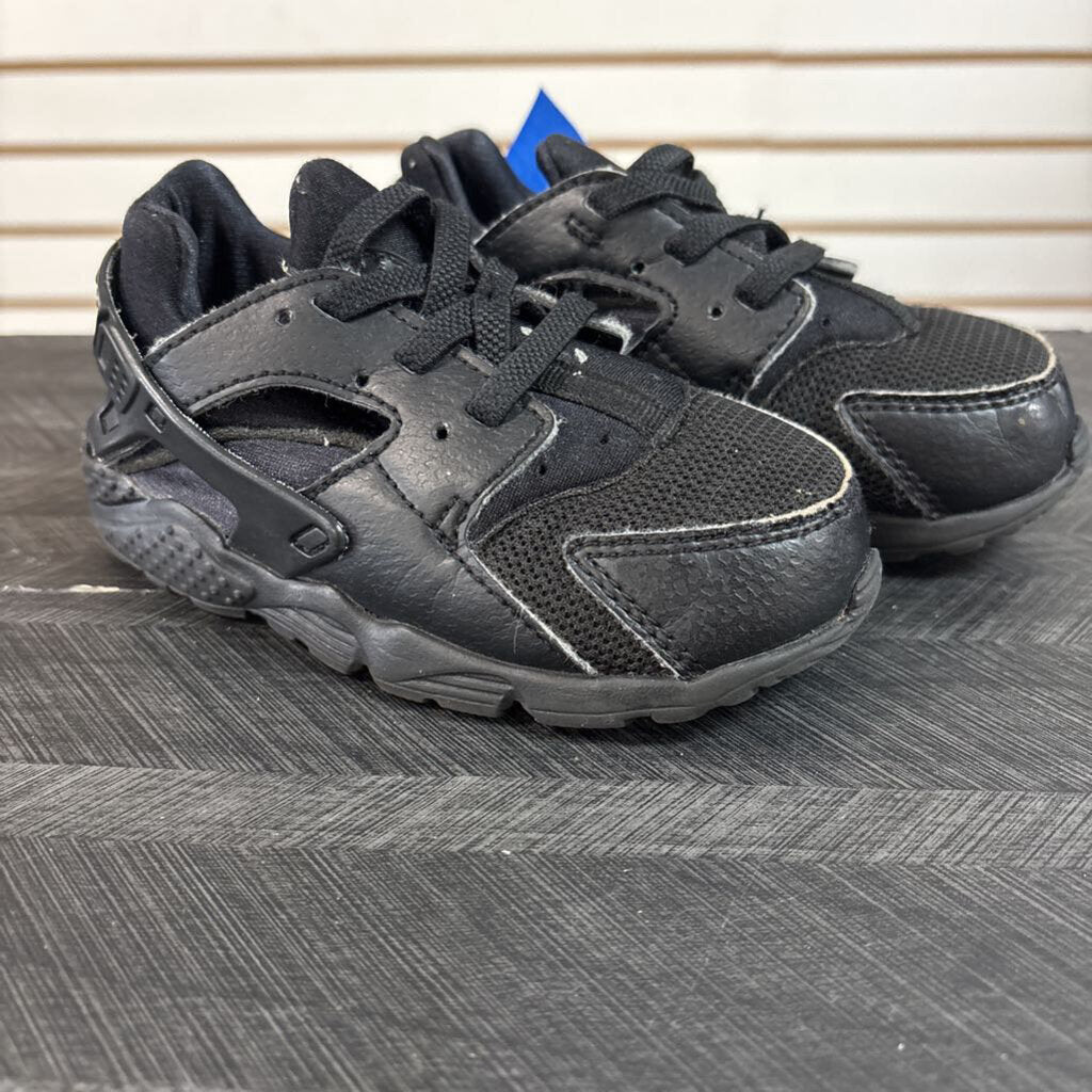 Nike Hurache Black Shoes, Boy's 8c