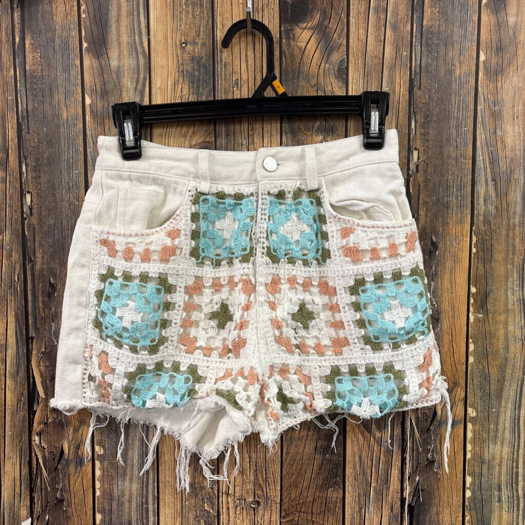 Pink Lilly croqueted shorts size S