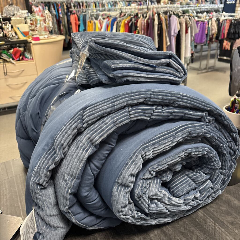 King Size Blue Comforter with Shams