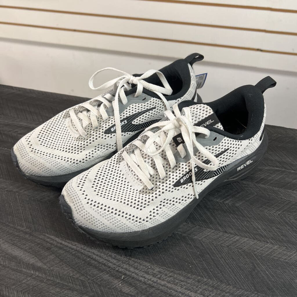 White Brooks, Womens 8