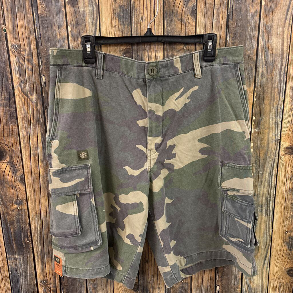NWT Izod Camo Shorts, Mens 36