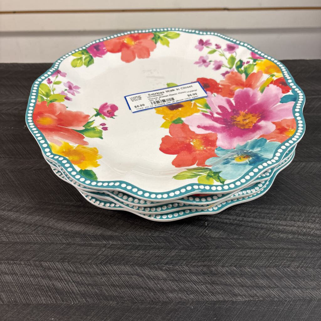 Pioneer Woman Plastic Plates, Set of 4