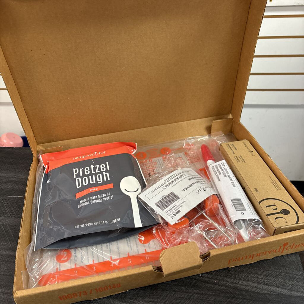 Pampered Chef Ultimate Soft Pretzel Making Set