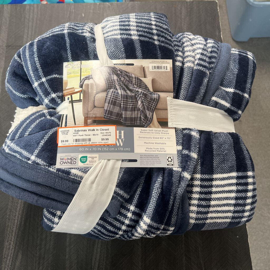 NWT Plush Throw - 60x70