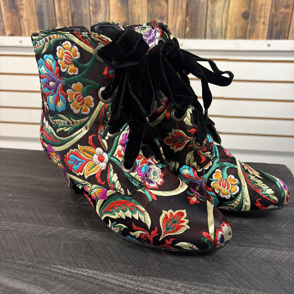 NIB Colorful Black Booties, Womens 8 Wide