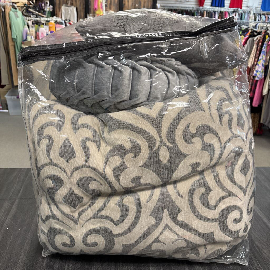 Queen Comforter with Bedskirt 2 Shams and 2 Throw Pillows
