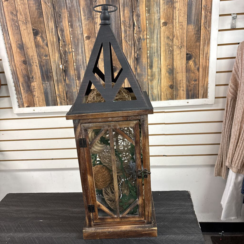 Lantern Decor with Balls, No Shipping