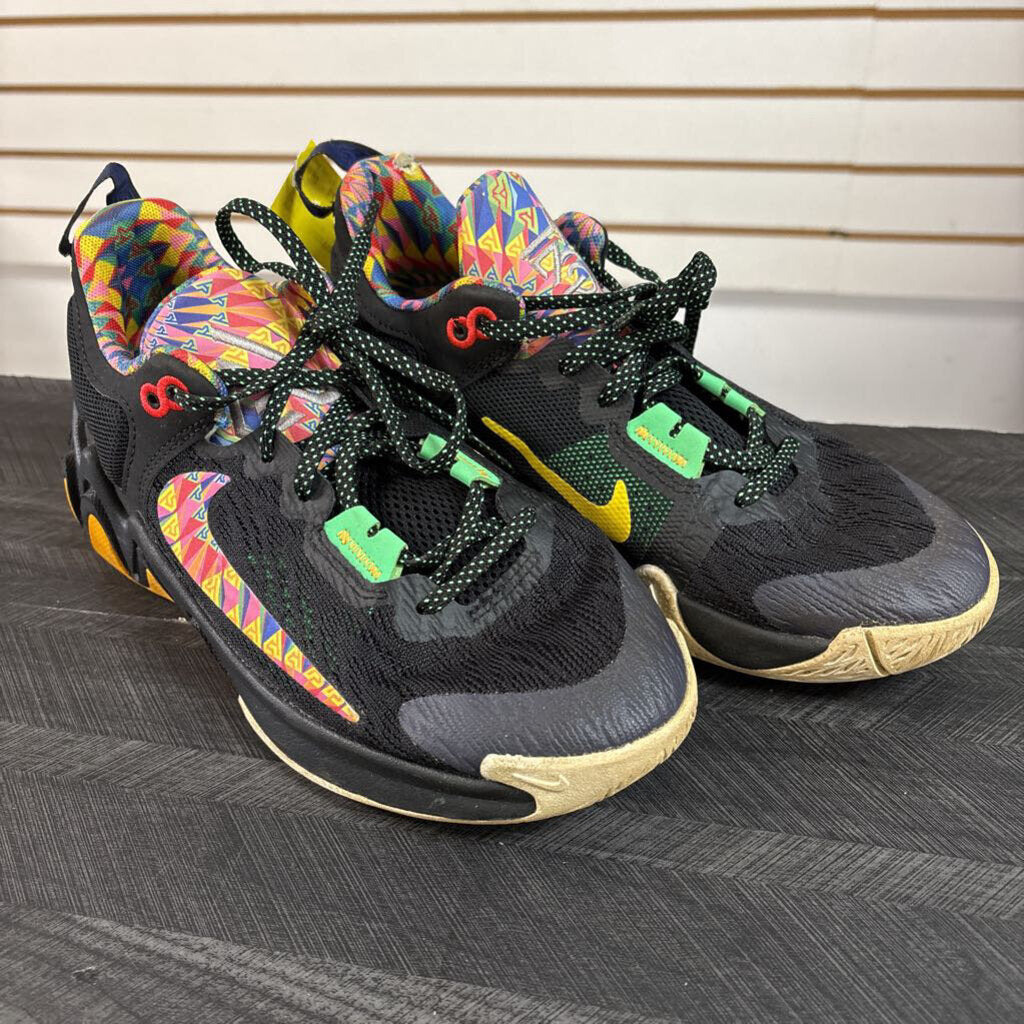 Nike Giannis Immortality Shoes, Boy's 4.5Y