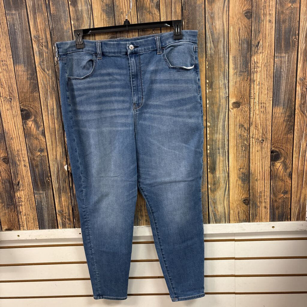 American Eagle Medium Wash Jeans Women's Size 20 Short