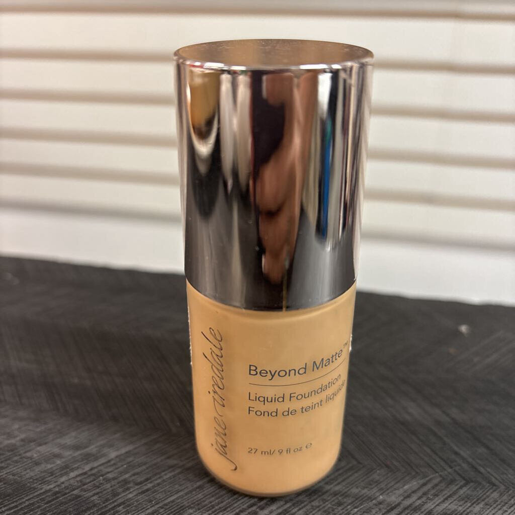 Jane Iredale Beyond Matte Liquid Foundation (Shade M7) (2)