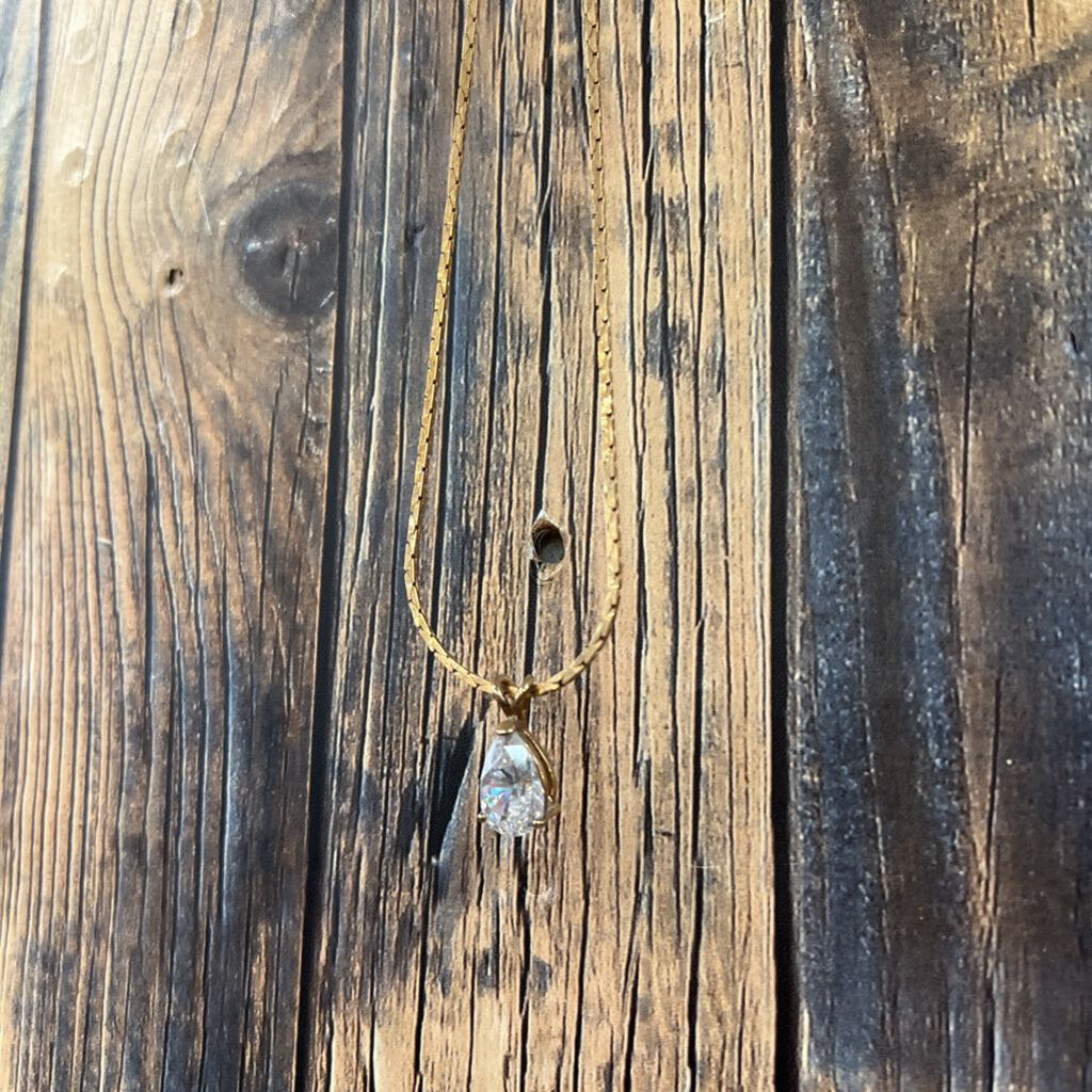 Gold Tone Necklace w/ Pendant