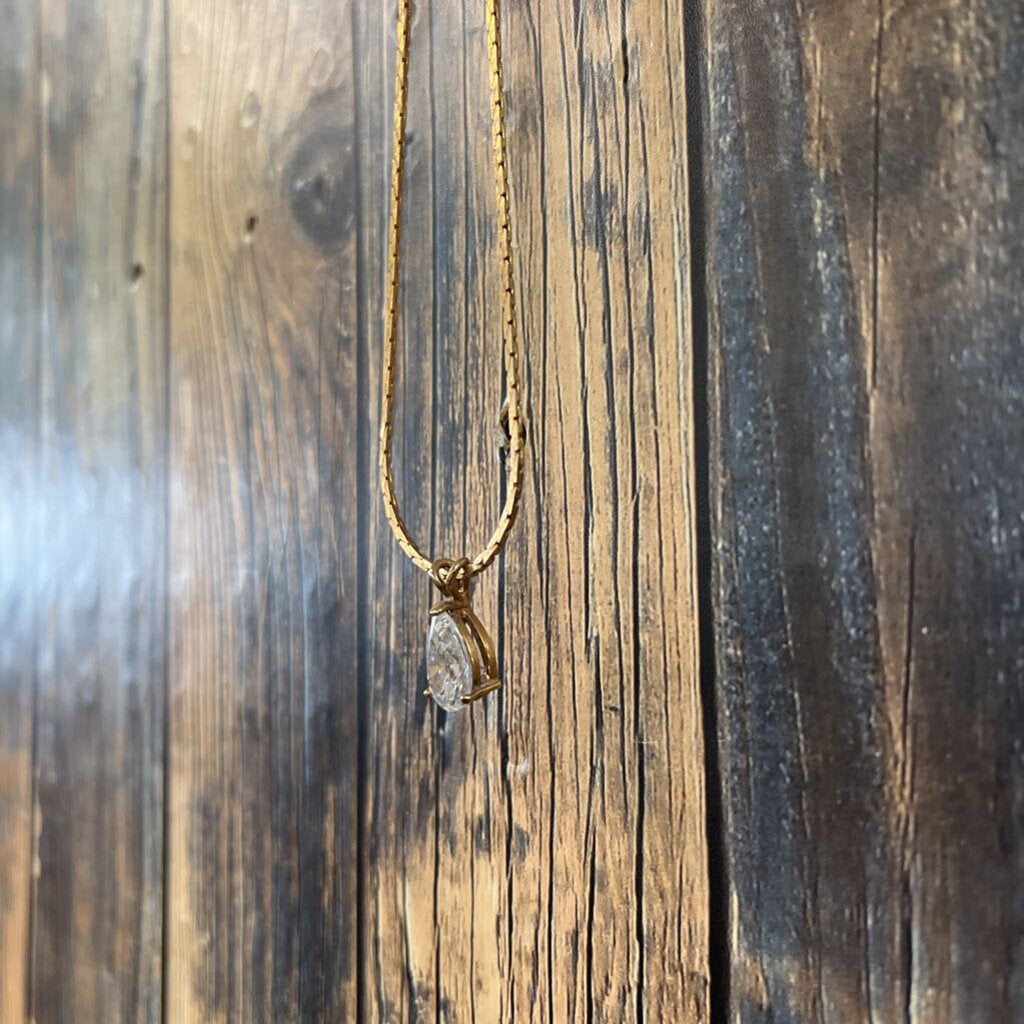 Gold Tone Necklace w/ Pendant