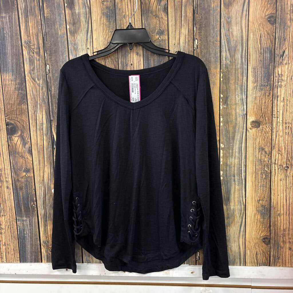 NWT Mudd Black Top, Womens L