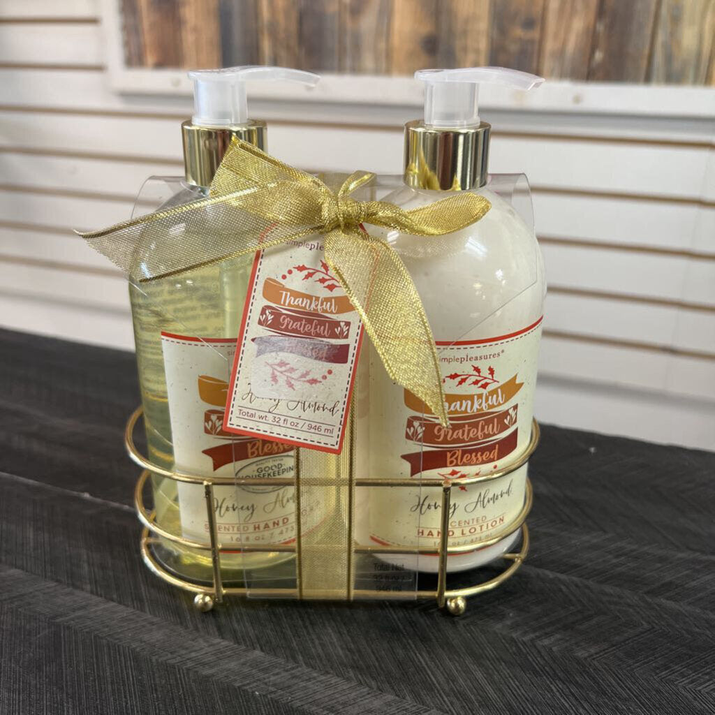 NWT Honey Almond Gift Set