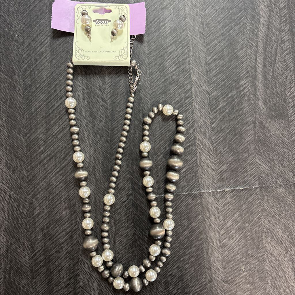 Beaded Necklace Set